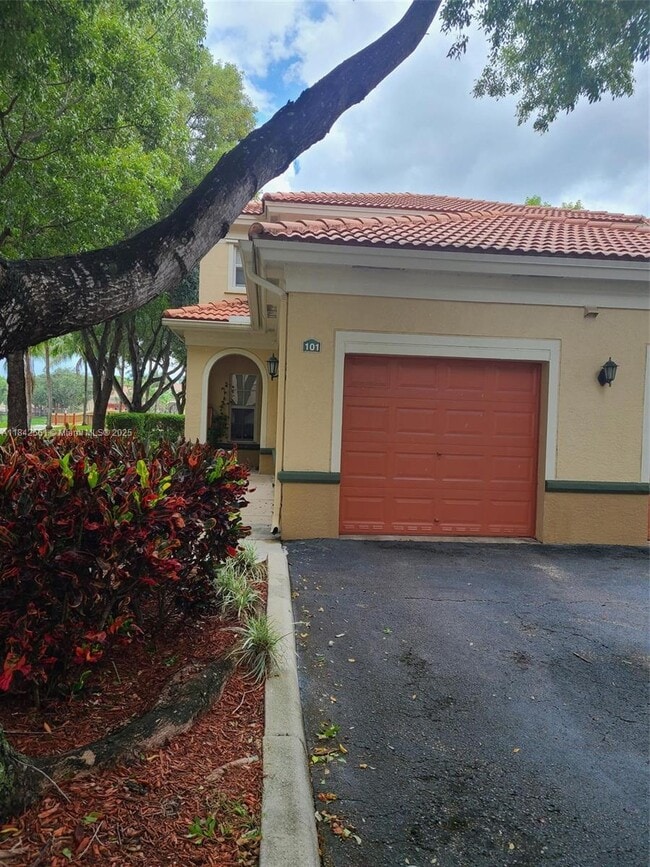 Building Photo - 2541 Centergate Dr