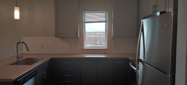 Building Photo - 303 W Evans Ave