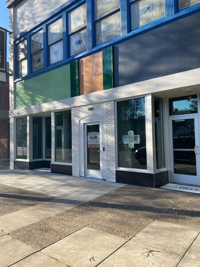 Building Photo - 440 State St