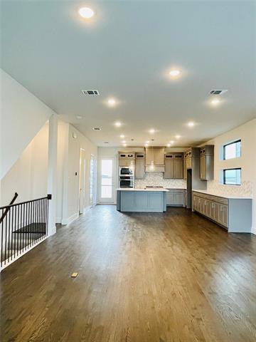 Building Photo - 714 Resort