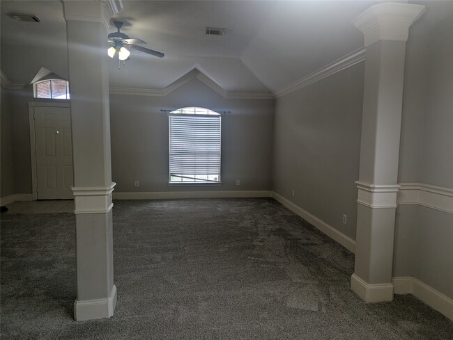 Foto del edificio - 21127 Woodland Green Dr