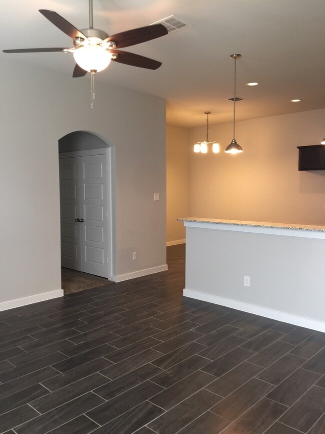 Foto del edificio - AVAILABLE NOW! Luxury 3 Bedroom Duplex Located in Midlothian, Texas!