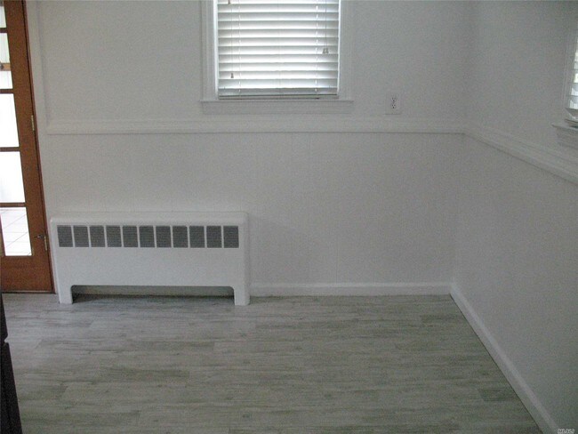 Building Photo - 724 Chester Rd