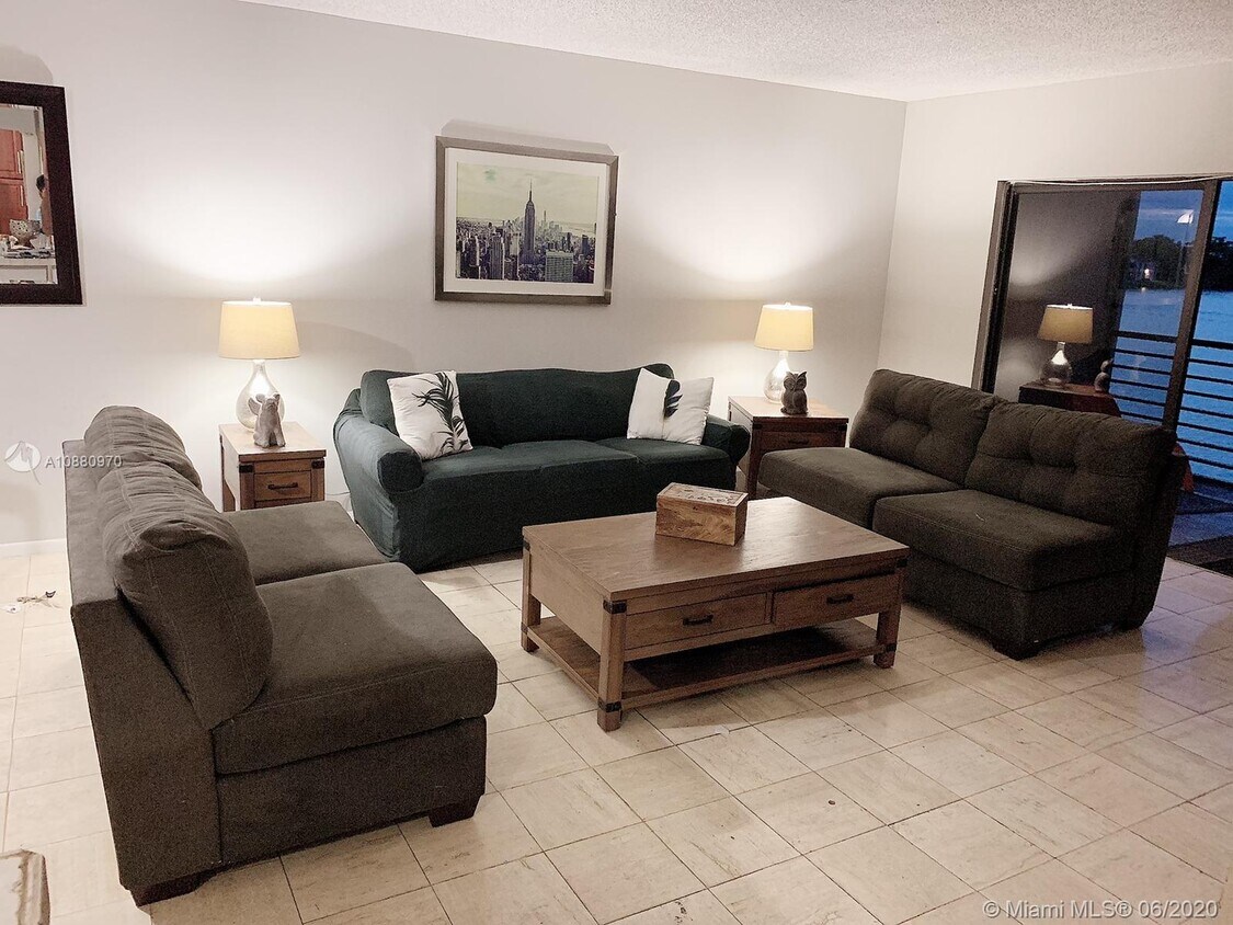 471 Ives Dairy Rd Unit 2043, North Miami Beach, FL 33179 Condo for