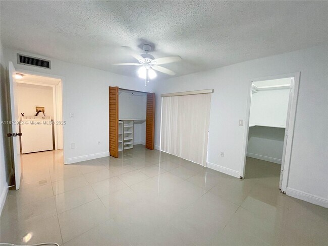Foto del edificio - 10370 SW 220th St