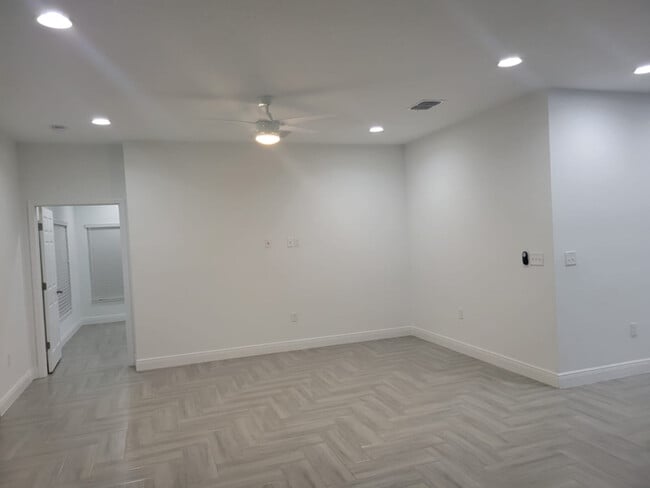 Building Photo - 6954 Redditt Rd