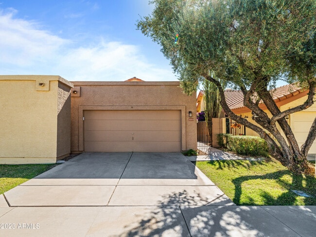 Building Photo - 2353 W Shawnee Dr