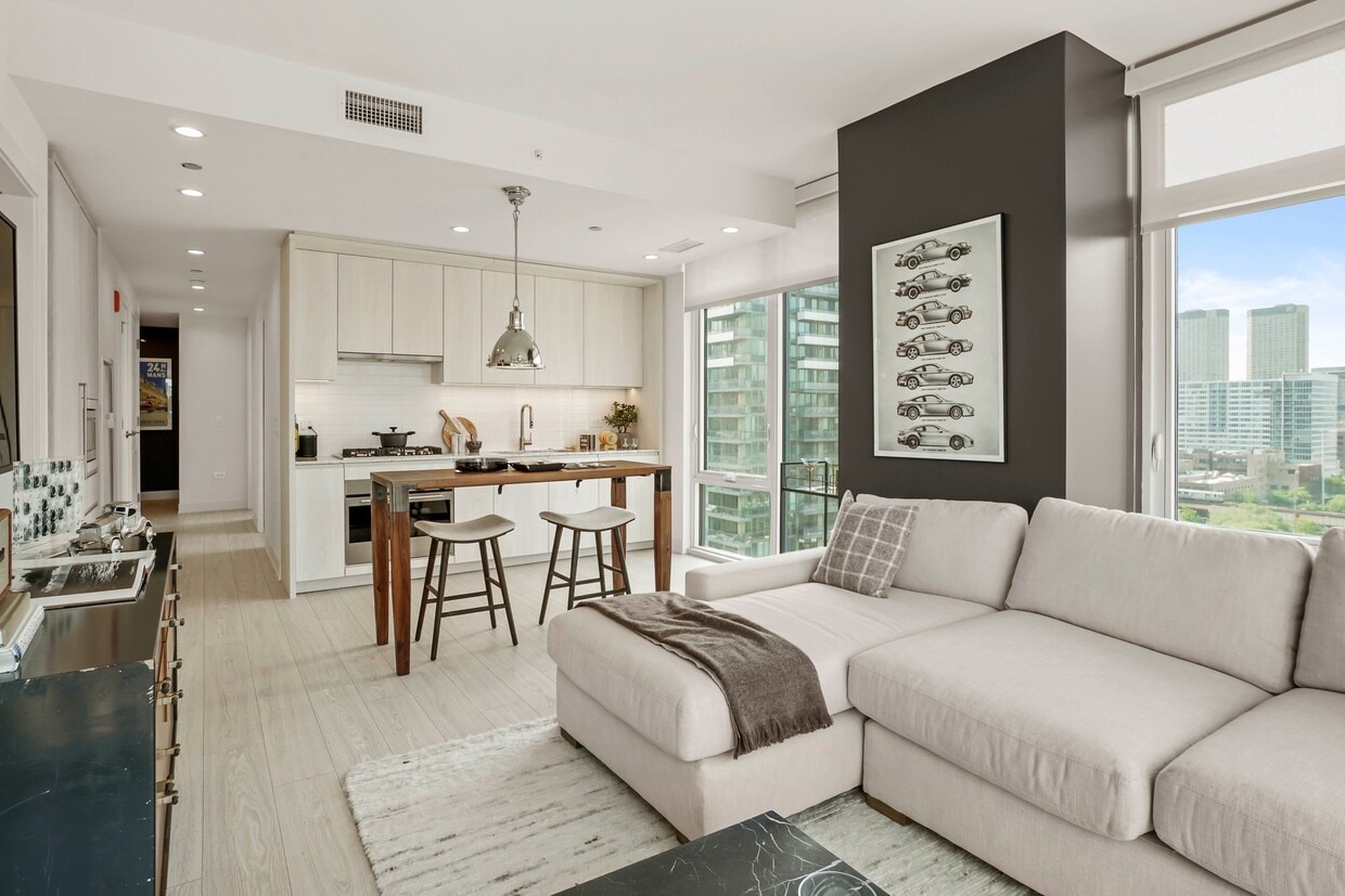 Photo - 357 N Union Ave (West Loop, IL)