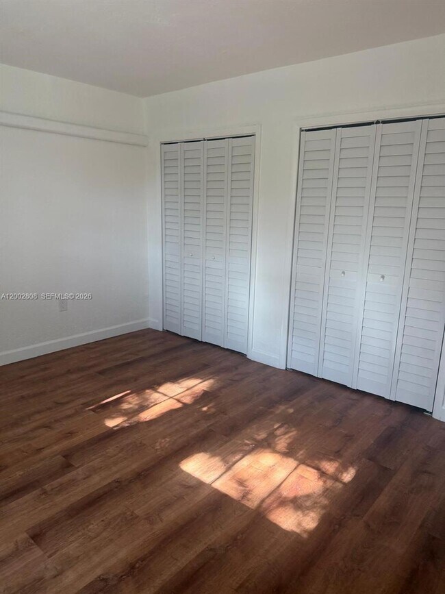 Foto del edificio - 160 NE 55th St