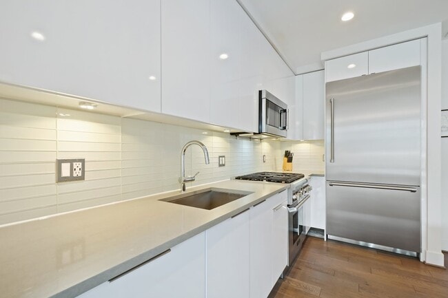 Building Photo - 45 Sutton Square SW