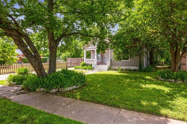 Building Photo - 818 E Woodin Blvd