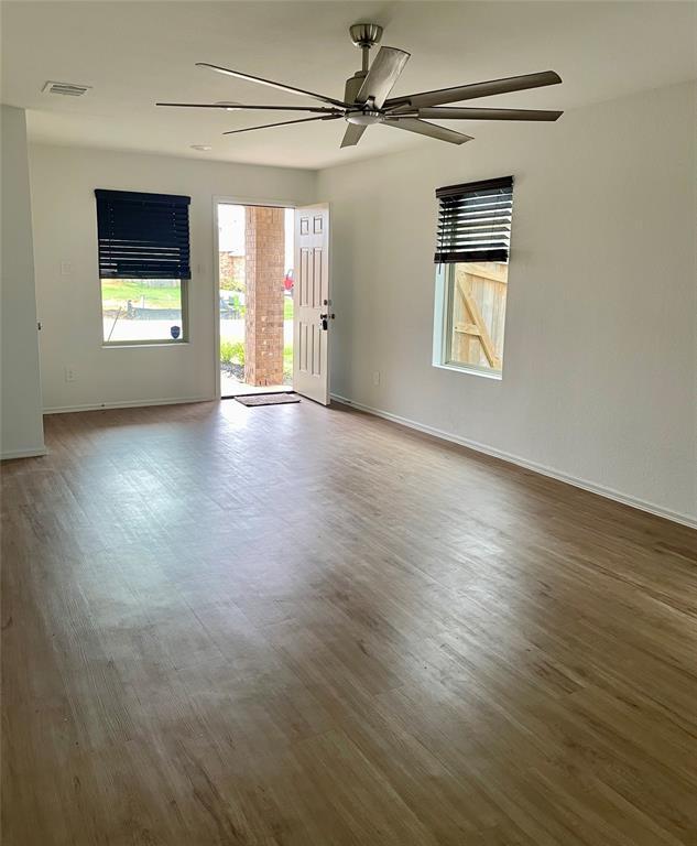 Foto del edificio - 221 Crystal Bay Ln