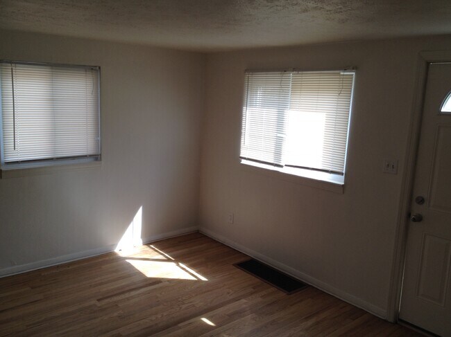 Building Photo - 16 Dorsey St