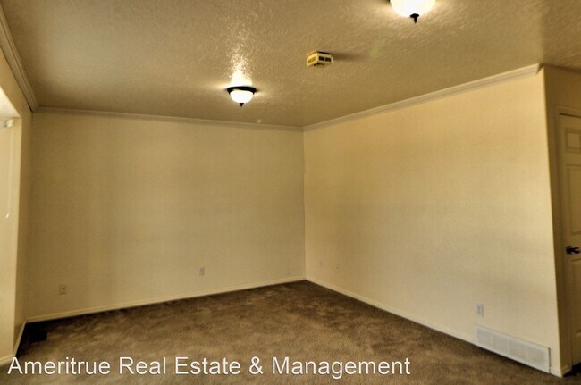 Foto del edificio - 5 br, 2 bath House - 249 S 900 E