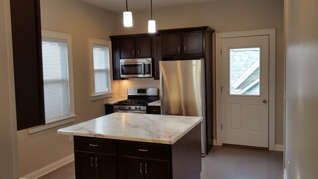 Kitchen - 1939 N Bartlett Ave
