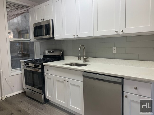 Building Photo - 8 AVENUE