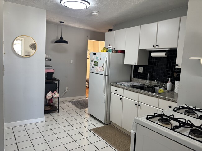 Foto del edificio - 527 E 3rd St