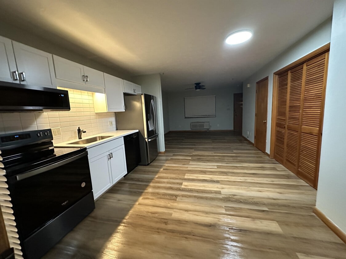 1233 Main Ave Unit D, Nitro, WV 25143 Room for Rent in Nitro, WV