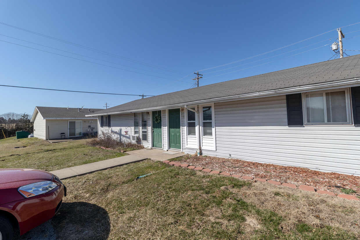 Primary Photo - 7401 N Moberly Dr