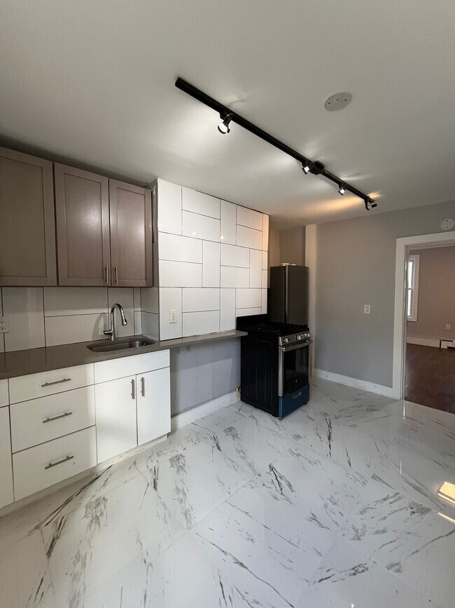 Building Photo - 173 Brunswick St