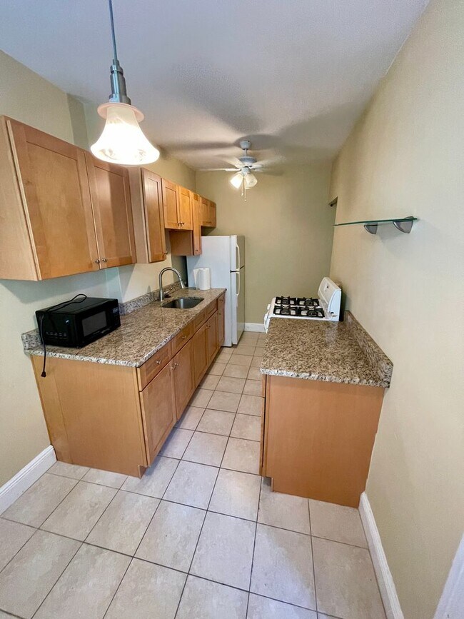 Building Photo - AMAZING STUDIO IN BRIGHTON AVAILABLE NOW, ...