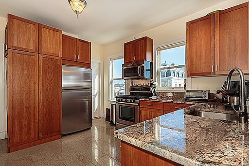 Foto del edificio - 922 E Broadway