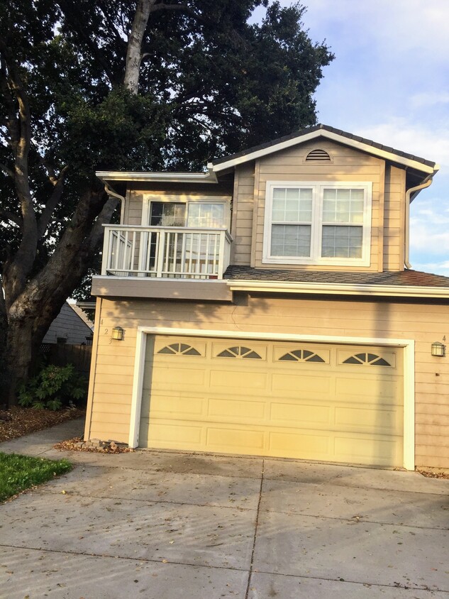 Front of house (apartment is over the garage) - 425 E Mc Kinley Ave