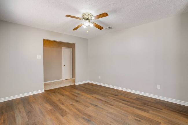 Building Photo - 6528 Winifred Dr