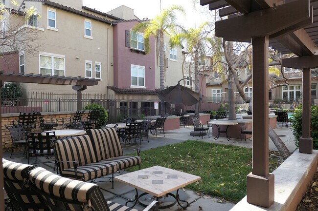 Building Photo - 1265 Avenida Las Brisas