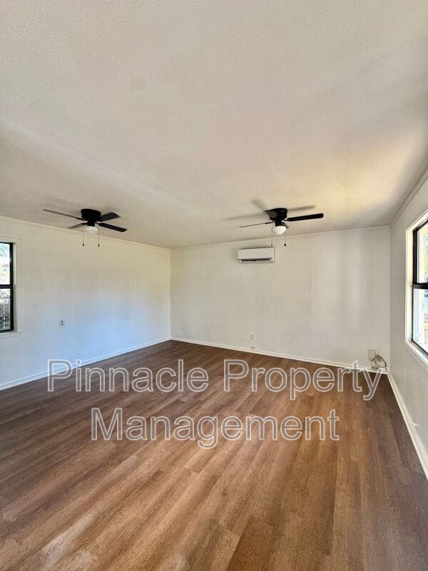 Building Photo - 1208 Hassell St