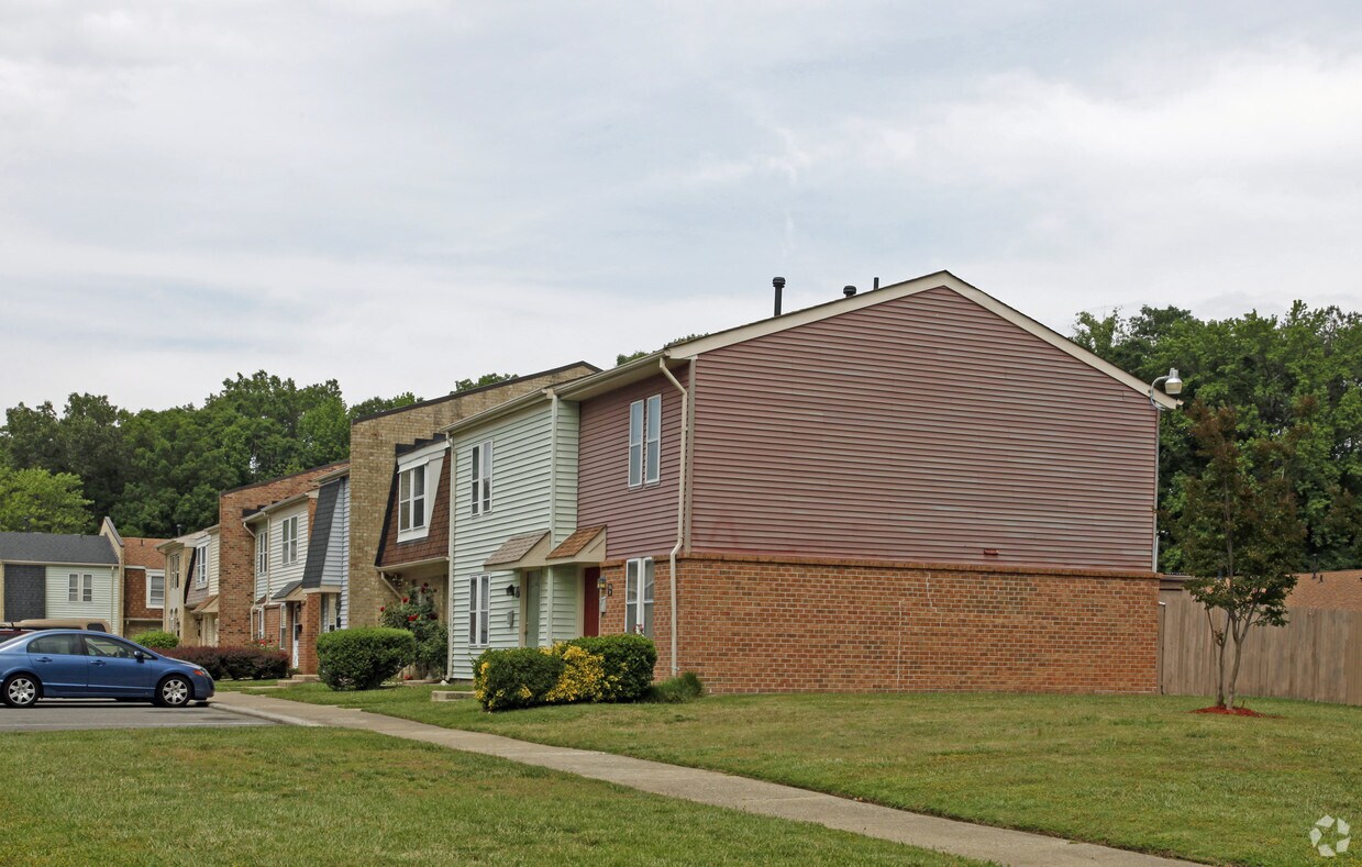 Foto del edificio - Pear Tree Park Townhouses