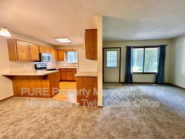Foto del edificio - 4202 White Bear Pkwy