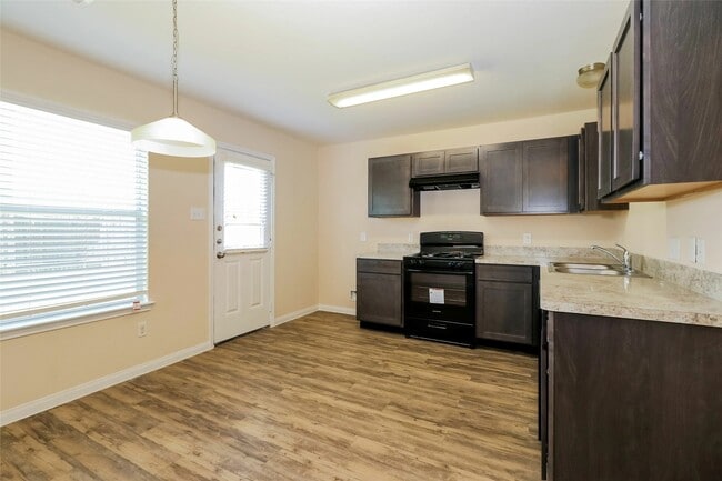 Building Photo - 21111 Sprouse Cir