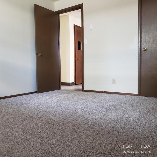 Foto del edificio - 4936 6th Ave NE