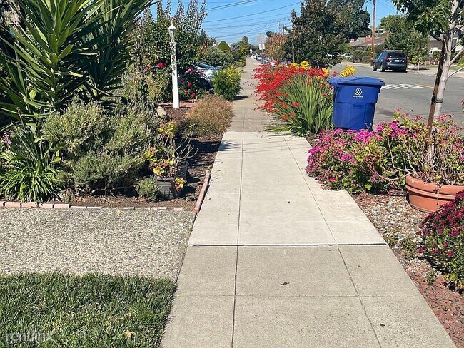 Foto del edificio - 4 br, 2.5 bath House - 733 Dolores Ave