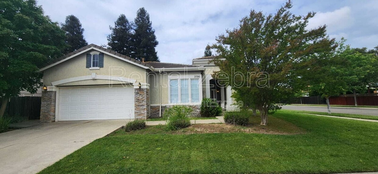 Photo - 3795 Swan Avenue