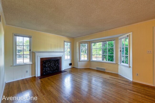 Foto del edificio - 2 br, 1.5 bath House - 2701 NE 90th Street