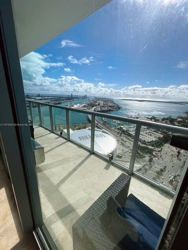 Foto del edificio - 888 Biscayne Blvd