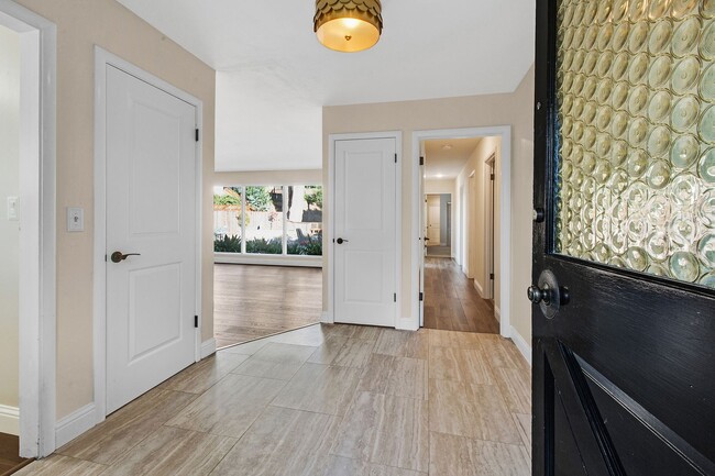 Building Photo - California Living at Its Finest