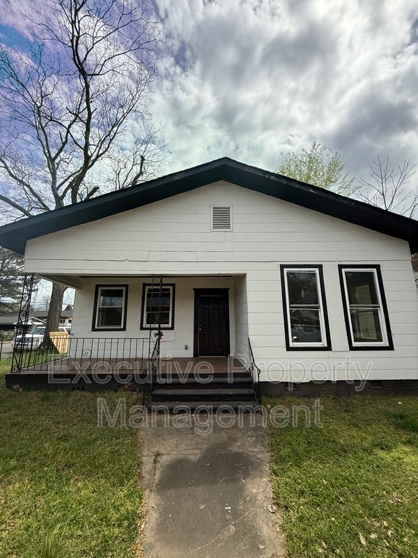 Building Photo - 1701 Ave I