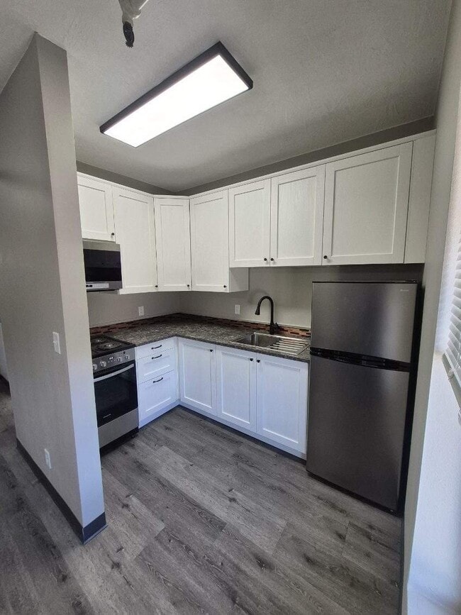 Building Photo - 301 N Riverfront Dr