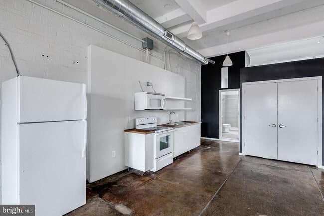 Building Photo - 1804-14 E Hazzard St