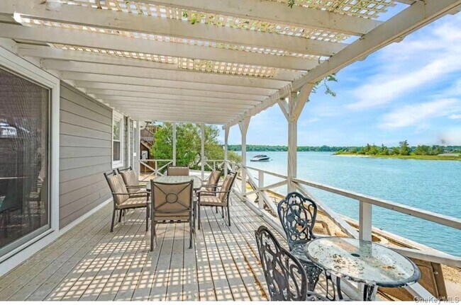 Foto del edificio - 286 Towd Point Rd