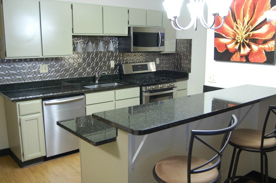 Portage Trail East Apartments Rentals Cuyahoga Falls, OH