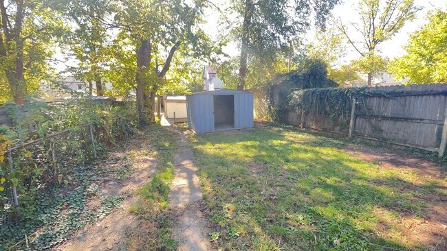 Foto del edificio - 1527 Chase Ave