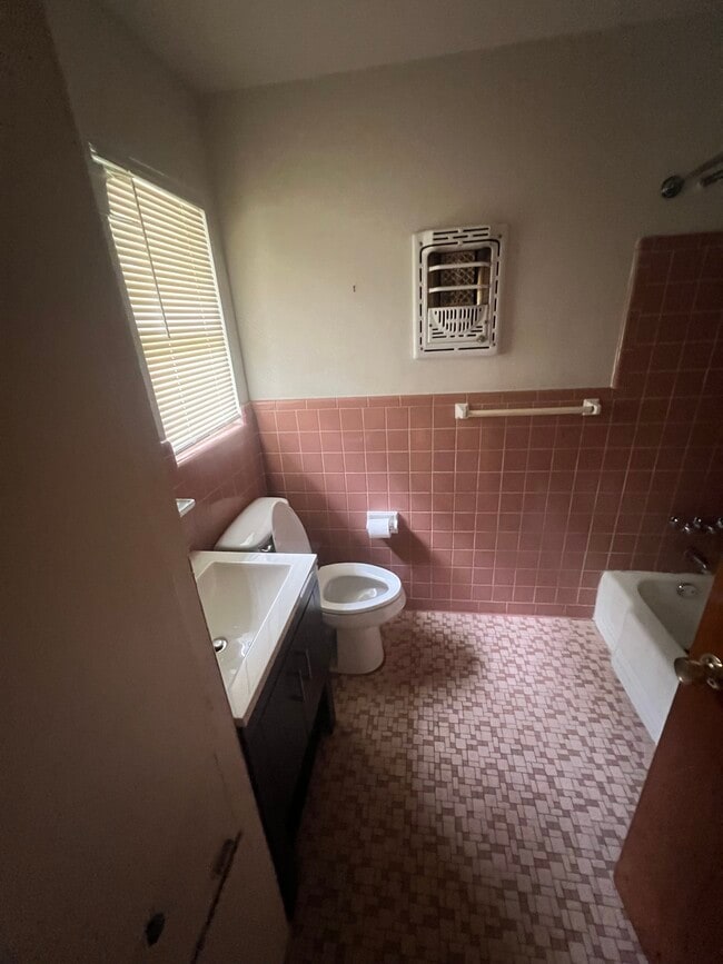 Bathroom - 3103 Burleson Rd