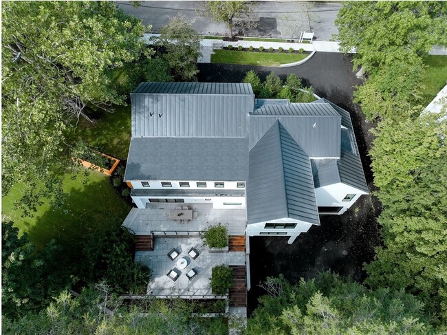 Foto del edificio - 20 Old Farm Rd