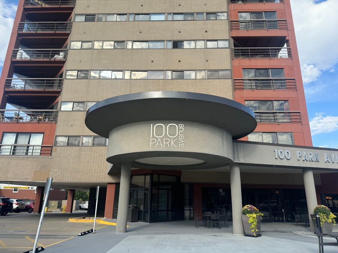 Primary Photo - 100 Park Ave W