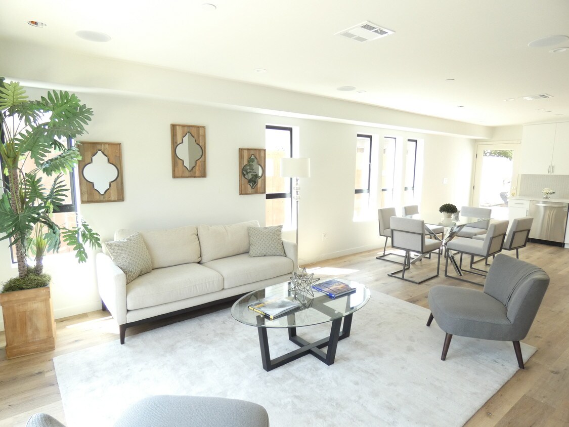 Foto principal - 1355 N Stanley Ave