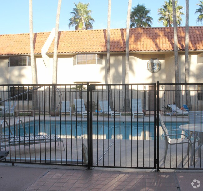 Foto del edificio - Regal Manor Townhomes